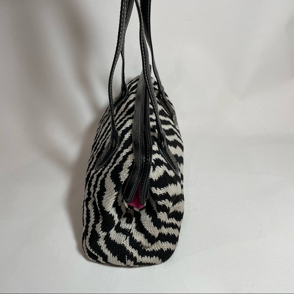 The Sak knit zebra shoulder bag 🦓 with snap closure 👛 and croc 🐊 leather - Picture 12 of 14
